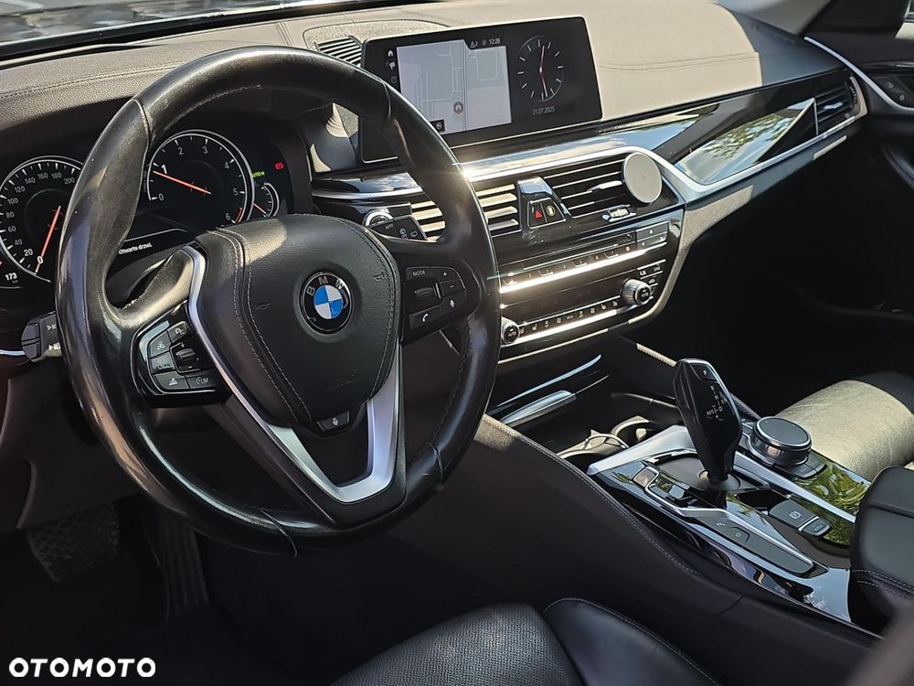 BMW Seria 5 520d - 14