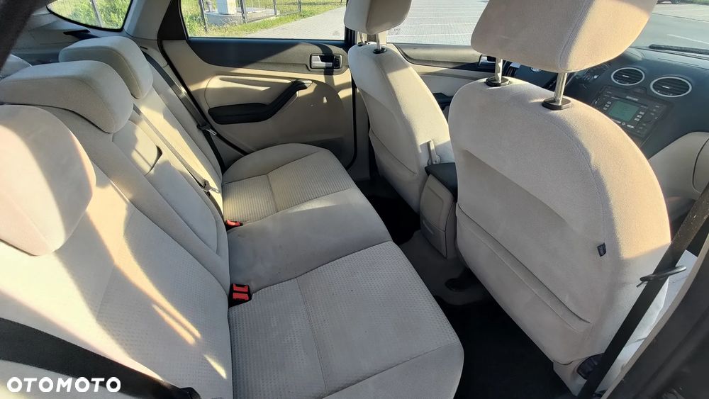 Ford Focus Ghia - 5