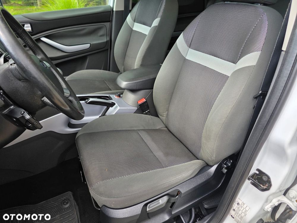 Ford Kuga - 11