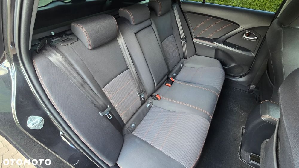 Toyota Avensis - 32