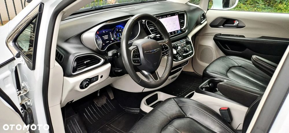 Chrysler Pacifica - 12