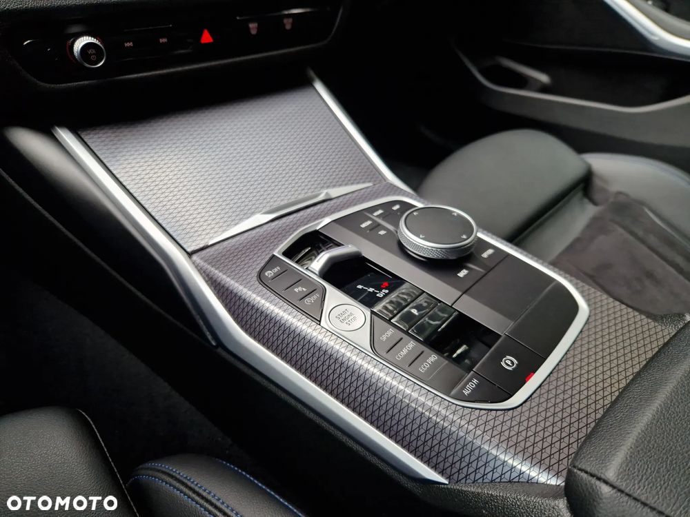 BMW Seria 3 318i M Sport - 17