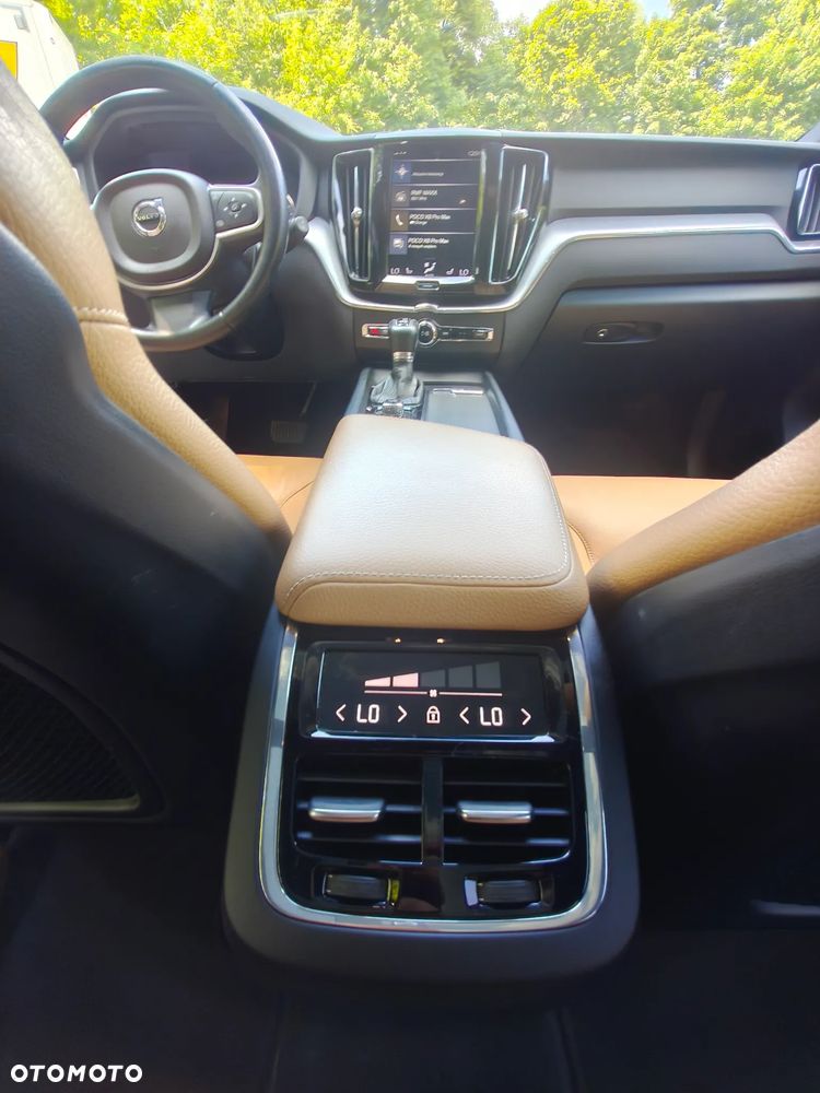 Volvo XC 60 T6 AWD Momentum - 24