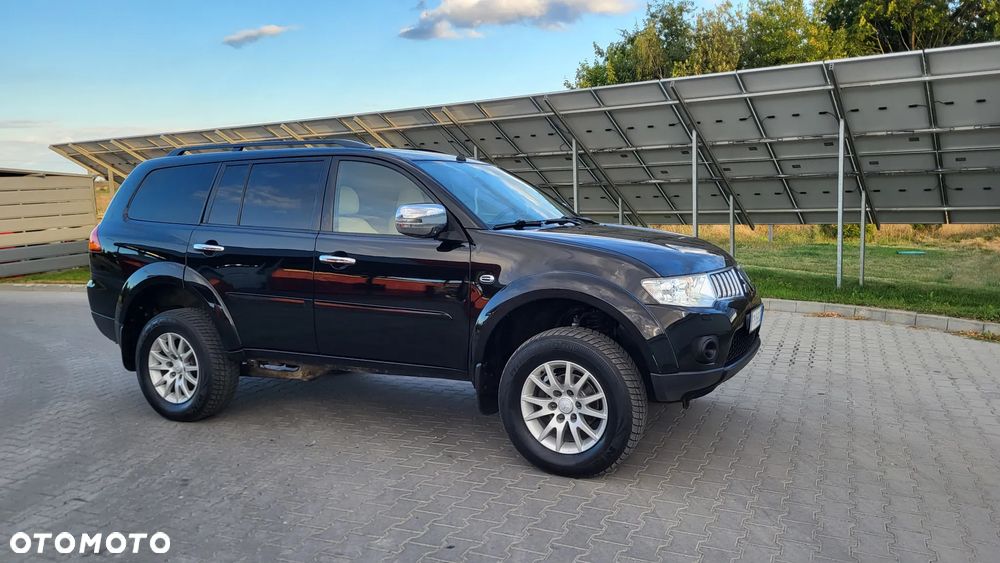 Mitsubishi Pajero Sport 2.5 DID Intense + - 9