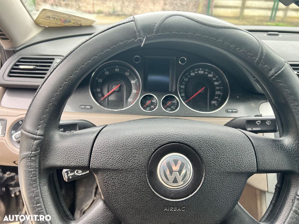 Volkswagen Passat 1.6 Comfortline - 13