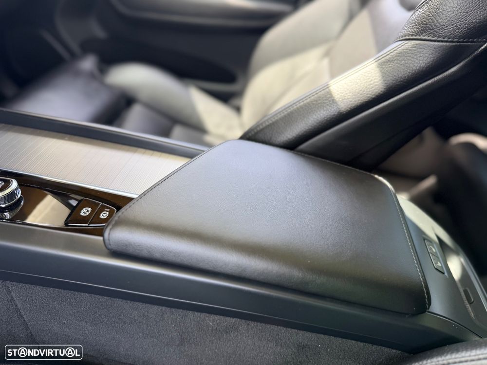 Volvo XC 60 2.0 T6 PHEV R-Design Expression AWD - 37