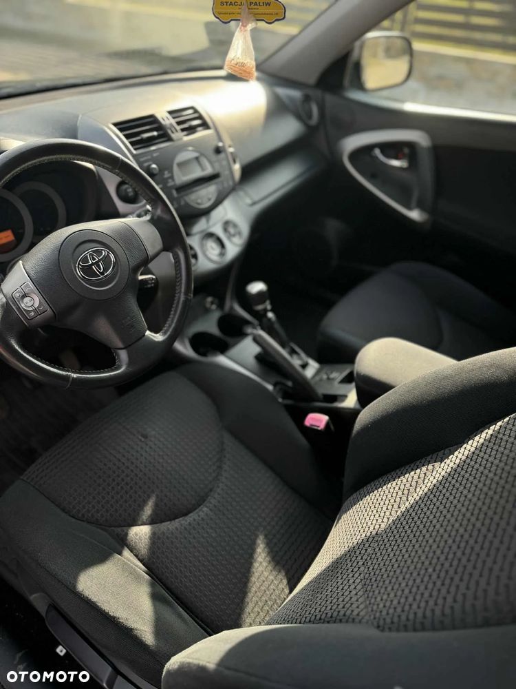 Toyota RAV4 2.2 D-4D X - 2