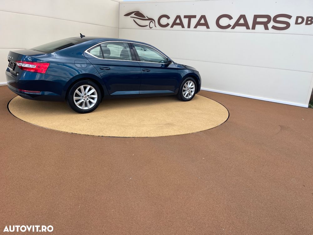 Skoda Superb 2.0 TDI DSG Premium Edition - 16