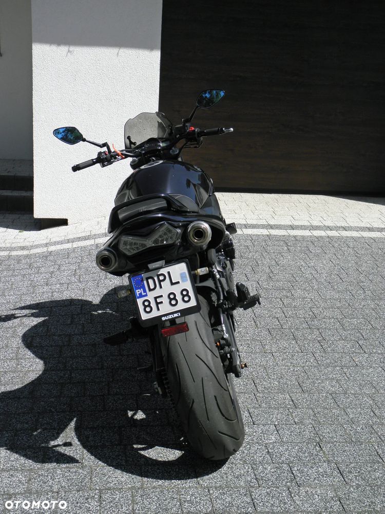 Suzuki GSR - 4