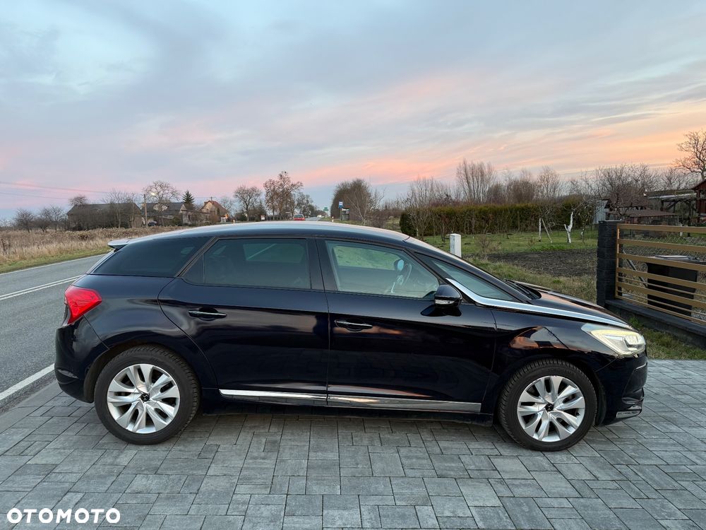 Citroën DS5 Hybrid4 EGS6 SportChic - 32