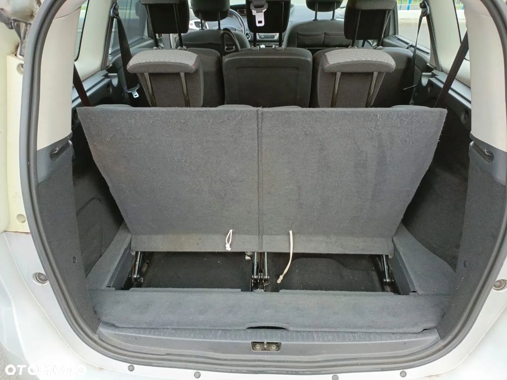 Renault Grand Scenic - 13