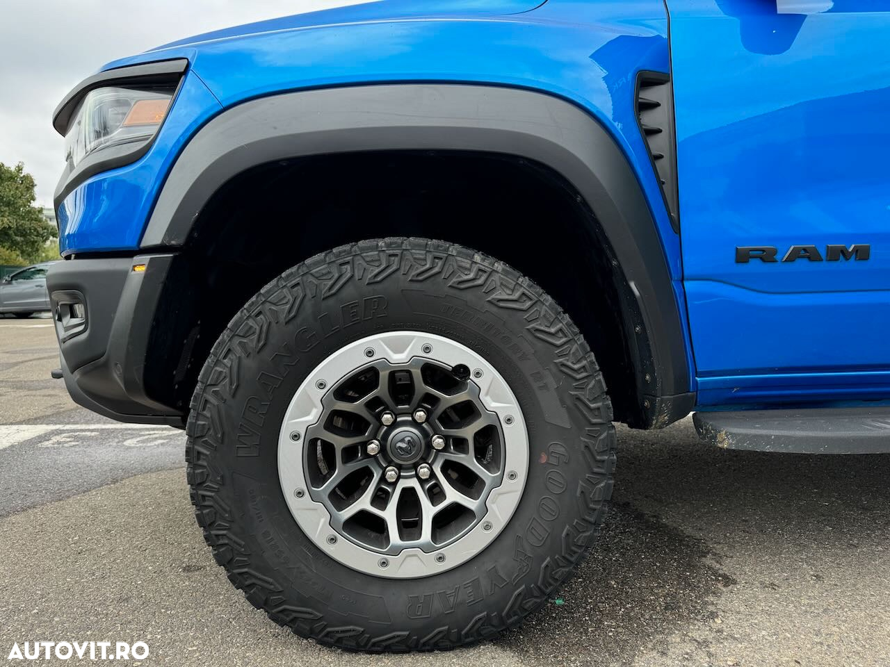 Dodge RAM - 8