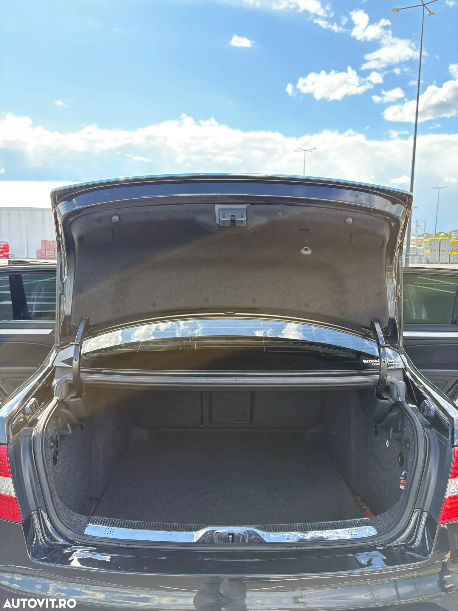 Skoda Superb 2.0 TDI DSG Elegance - 11