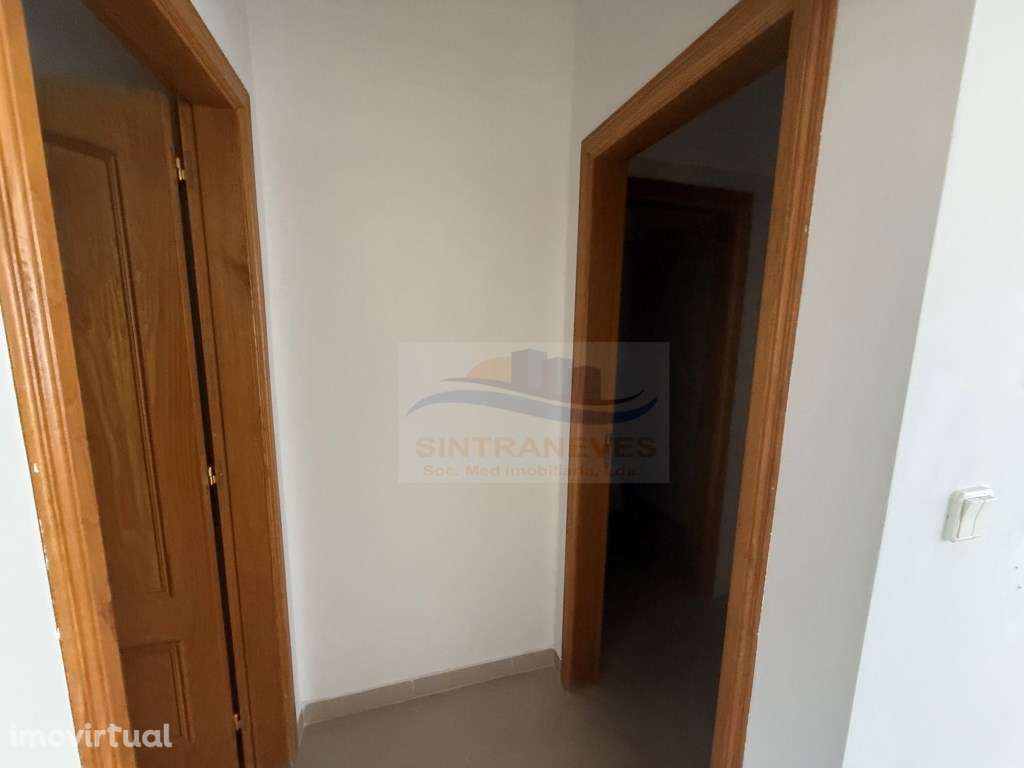 Loja à Venda - 80 m² | Amadora | 4 Box | Arrecadação - Grande imagem: 5/13