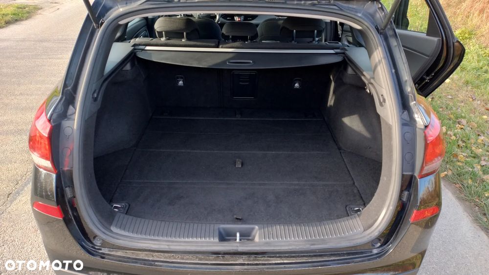 Hyundai i30 1.6 CRDi Classic + DCT - 32