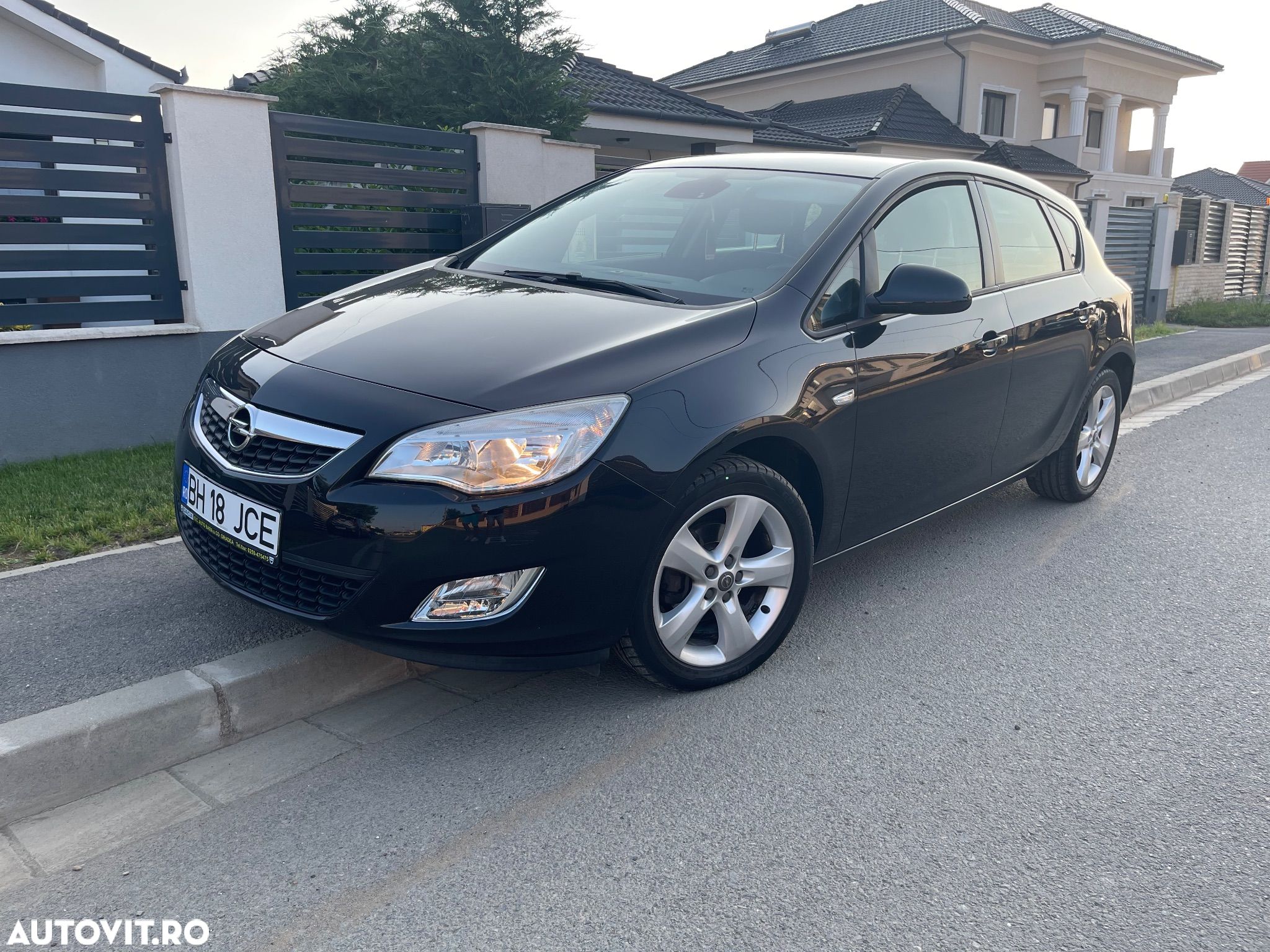 Opel Astra 1.4 Turbo Automatik Edition - 1