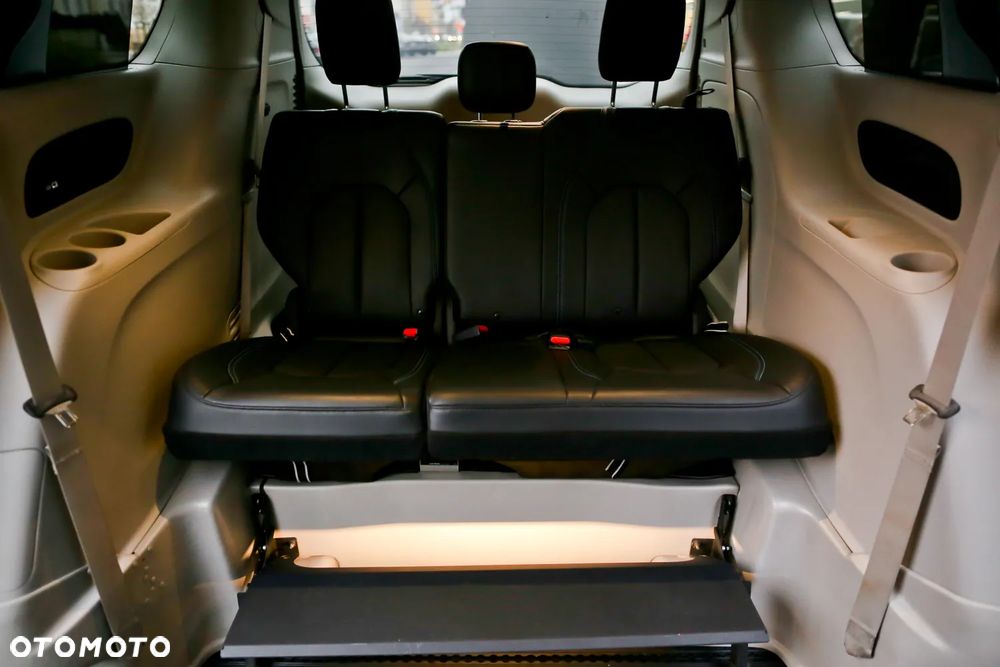 Chrysler Pacifica - 22