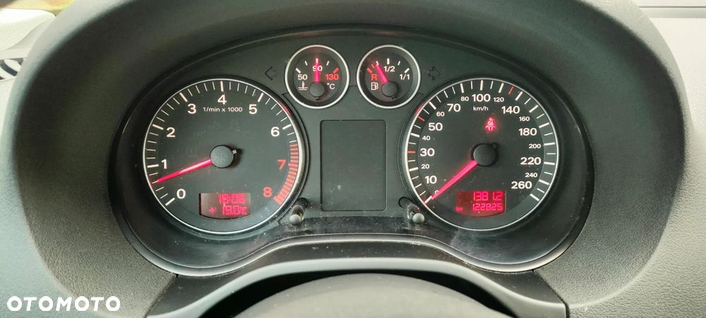 Audi A3 3-drzwiowe 1.6 Ambiente - 29