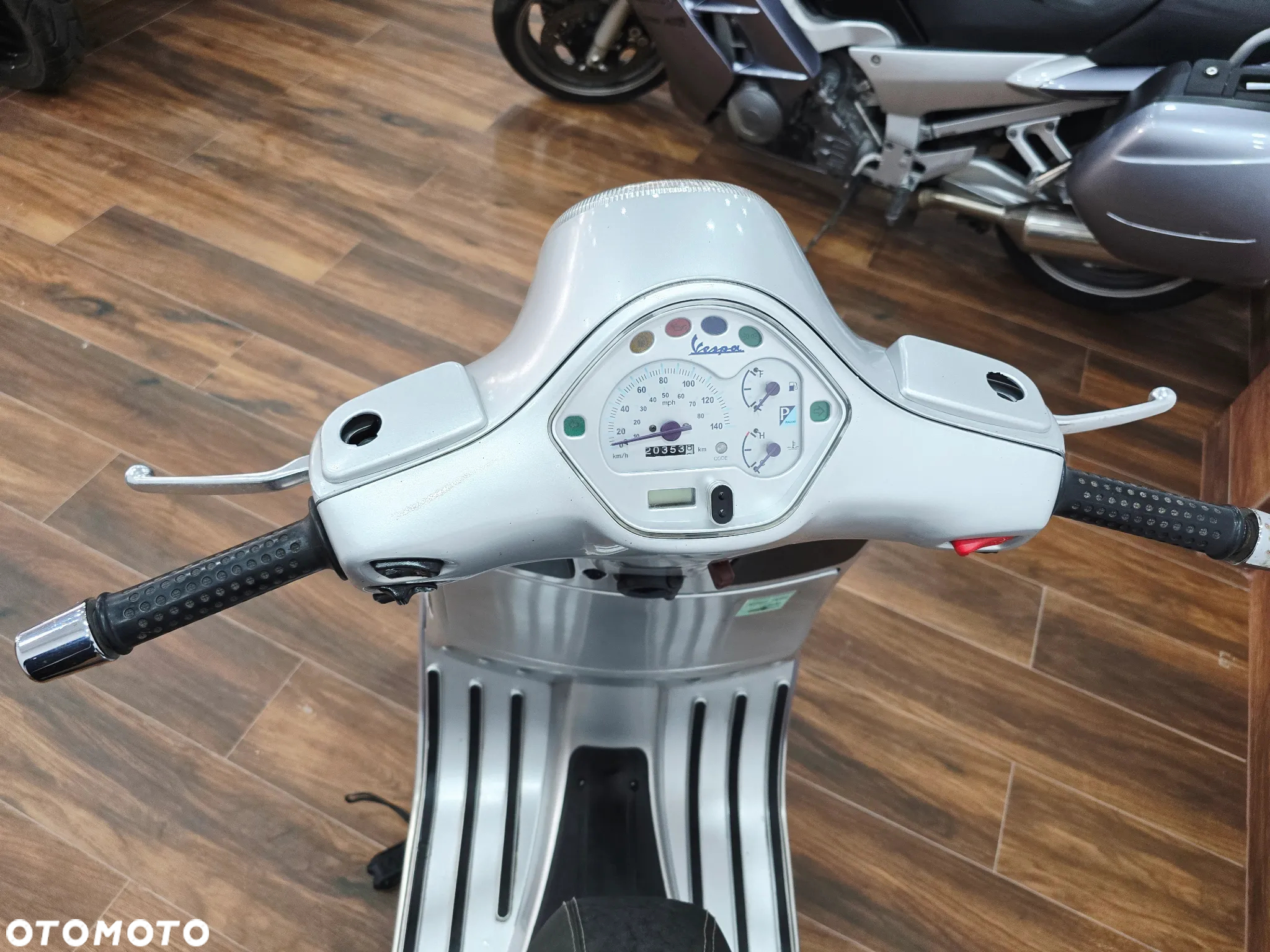 Piaggio Vespa - 4