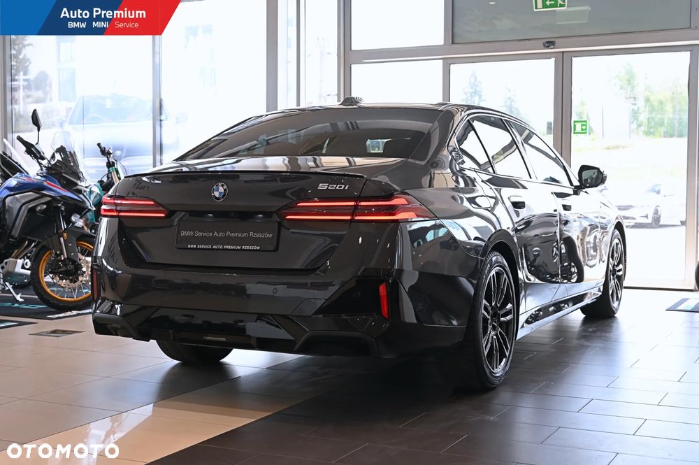BMW Seria 5 520i mHEV - 21