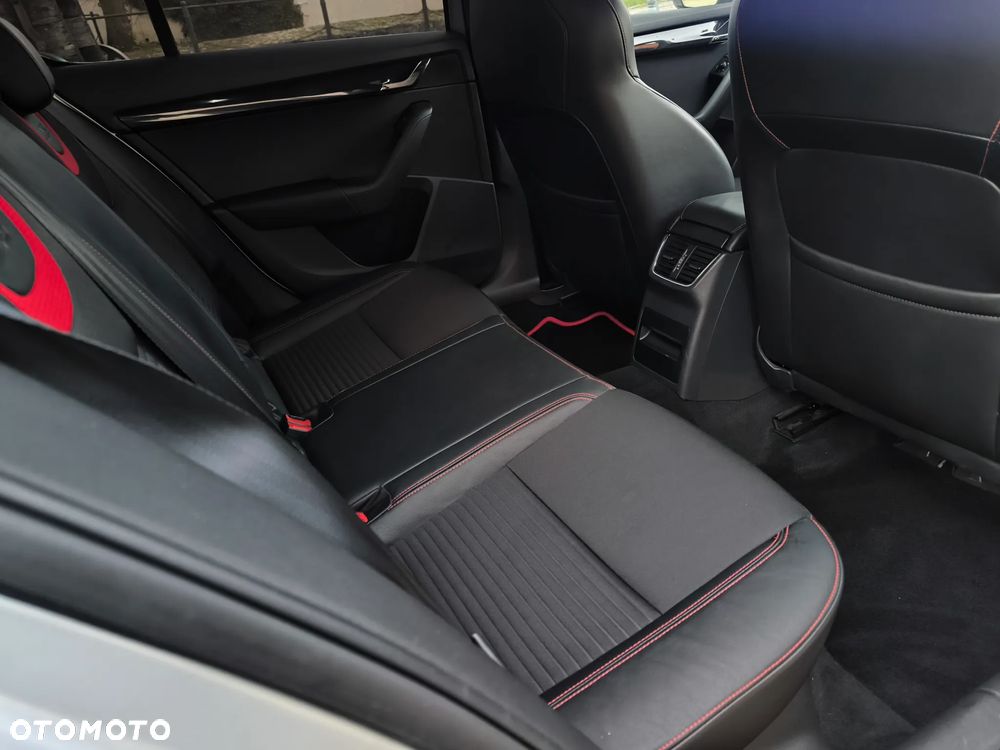 Skoda Octavia 2.0 TSI RS - 9