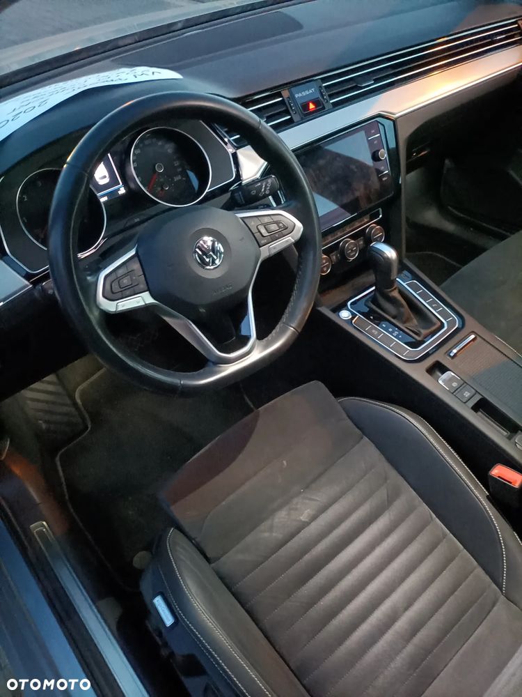 Volkswagen Passat 2.0 TDI SCR DSG Comfortline - 29