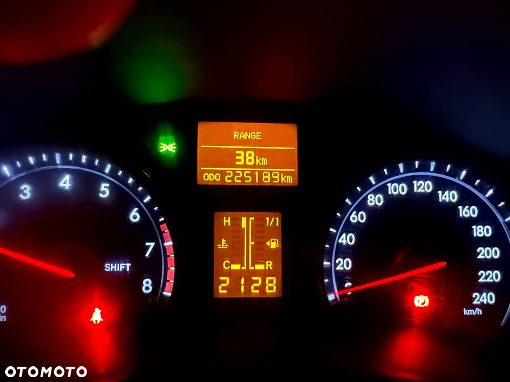 Toyota Avensis 1.8 Sol EU5 - 11