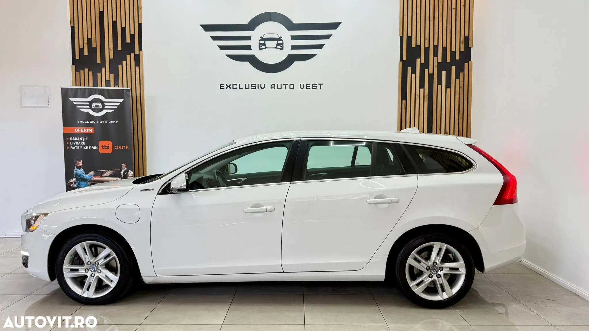 Volvo V60 D6 Plug-In-Hybrid AWD Geartronic Momentum - 14