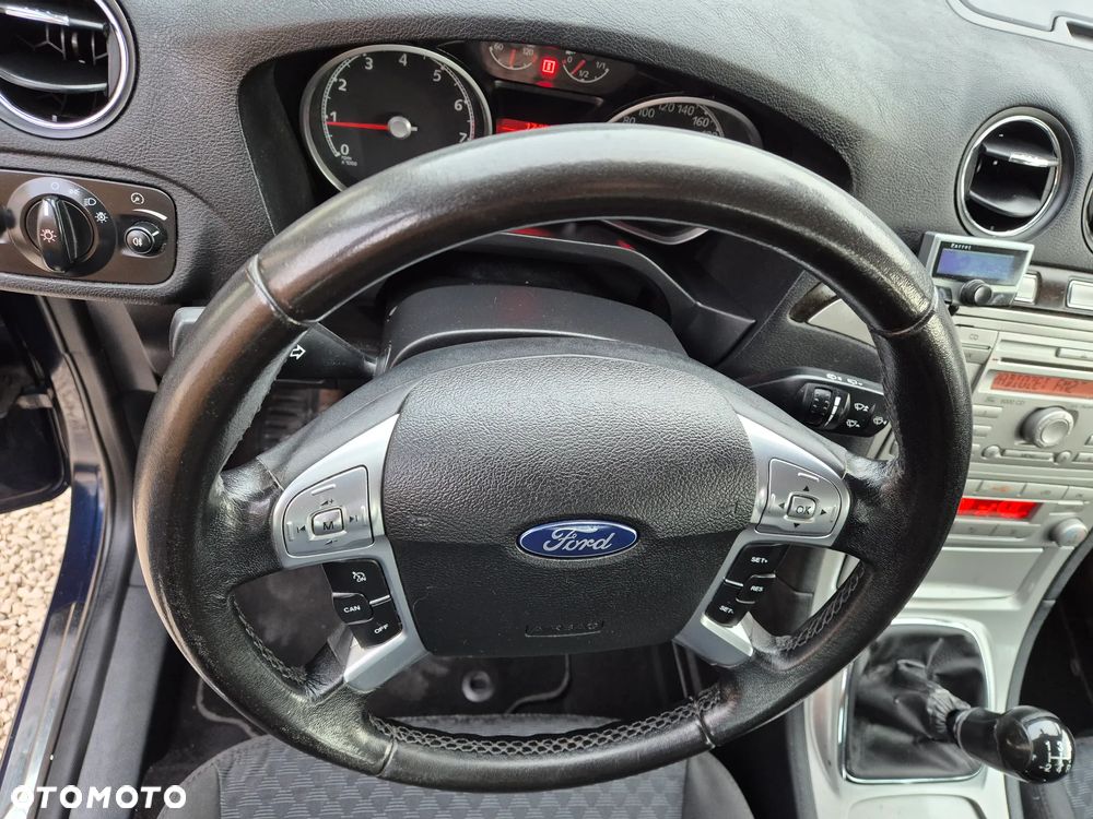 Ford Galaxy 2.0 Ghia - 11