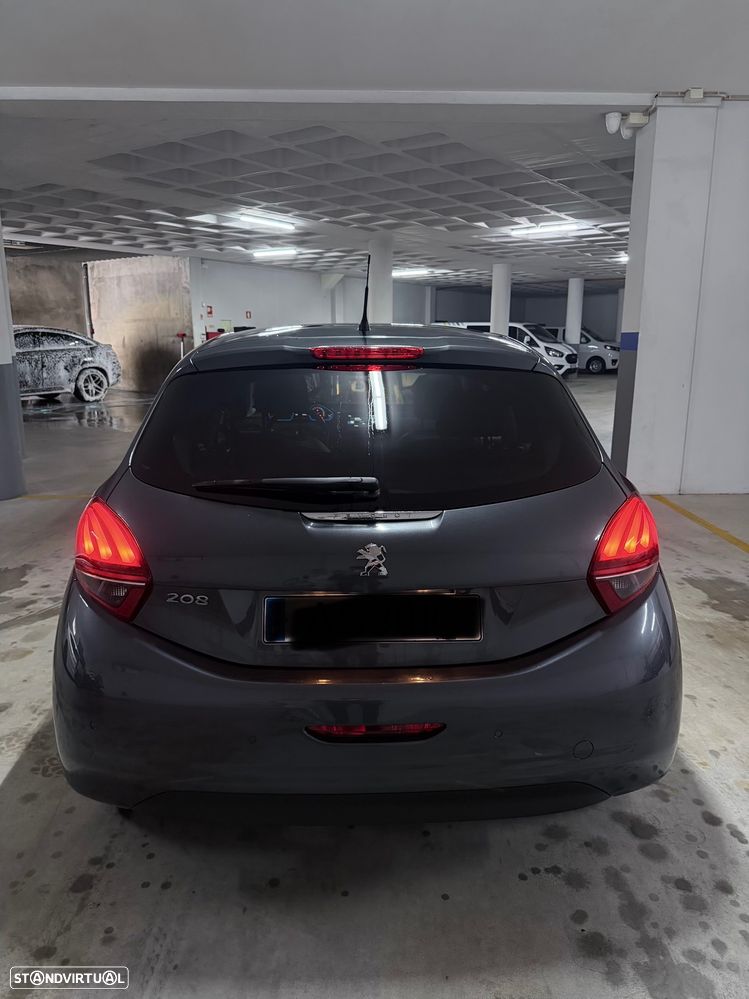 Peugeot 208 - 5