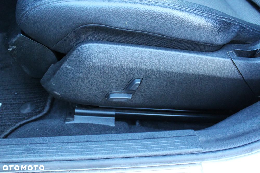 Mercedes-Benz Klasa E 200 CGI BlueEffICIENCY Avantgarde - 26