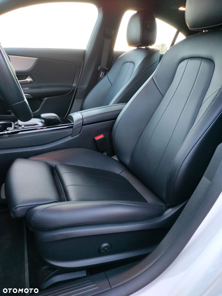 Mercedes-Benz CLA 250 7G-DCT - 16
