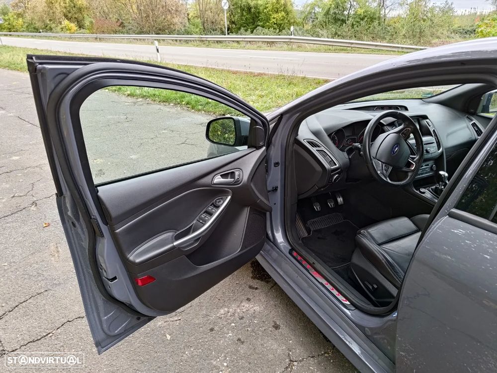Ford Focus 2.0 EcoBoost ST c/ Pack Pele Exclusiva - 15