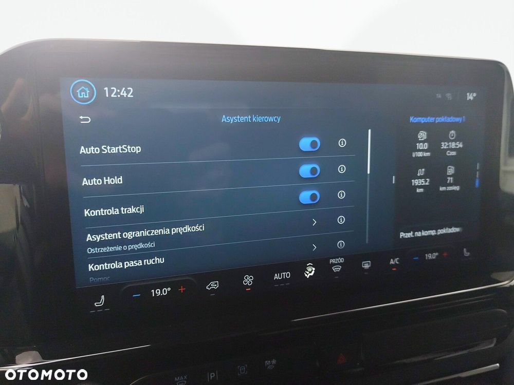 Ford Tourneo Custom - 34