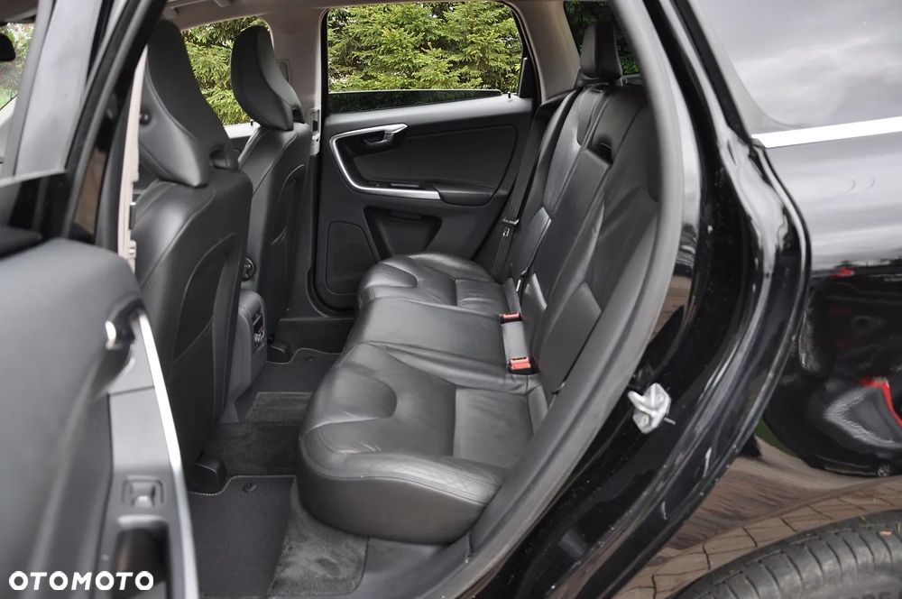 Volvo XC 60 D5 AWD Geartronic Summum - 25
