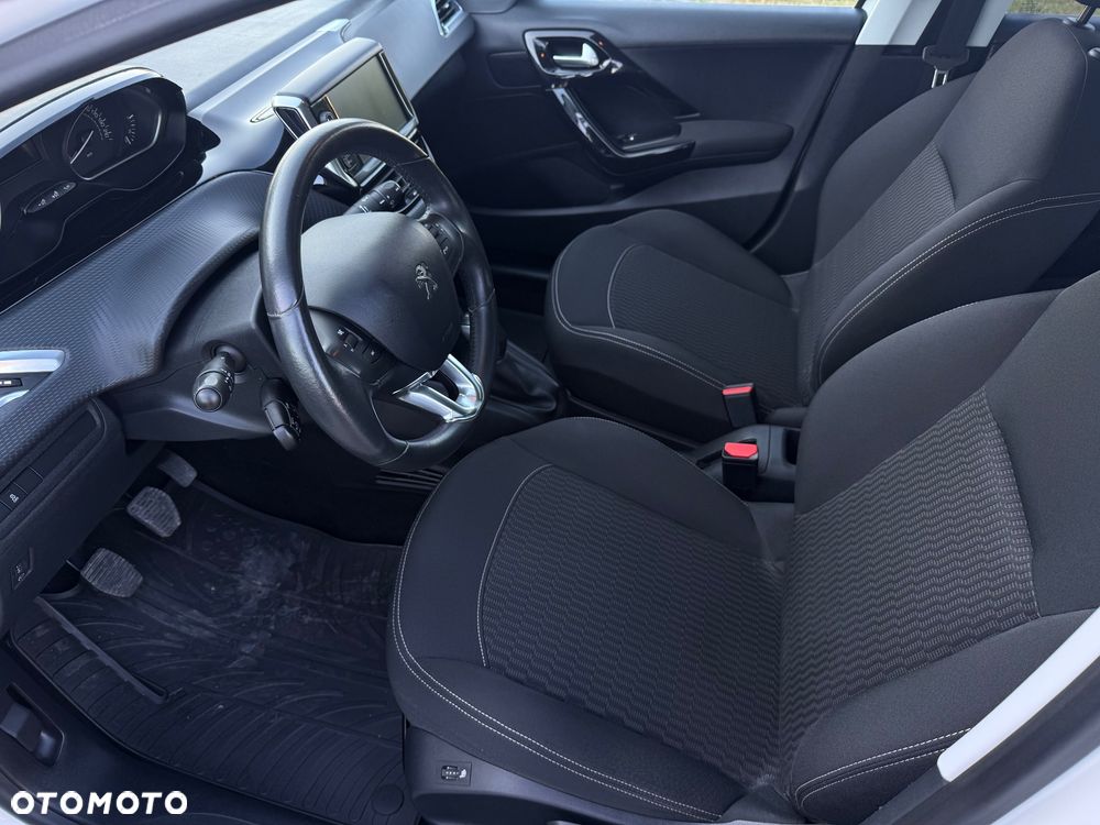 Peugeot 208 82 VTI Style - 26