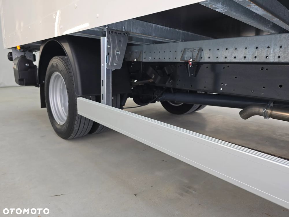Iveco DAILY 35C16 / 50C16 KONTENER 8PALET WINDA DHOLLANDIA 750Kg 41Tyś km SERWIS ASO IVECO DO OSTATNIEGO Km STAN NOWY NOWY NOWY NA GWARANCJI BOGATA OPCJA WYPOSAŻENIA ASYSTENTY KIEROWCY TEMPOMAT KLIMA KAMERA COFANIA FOTEL KIEROWCY PNEŁMATYCZNY - 23