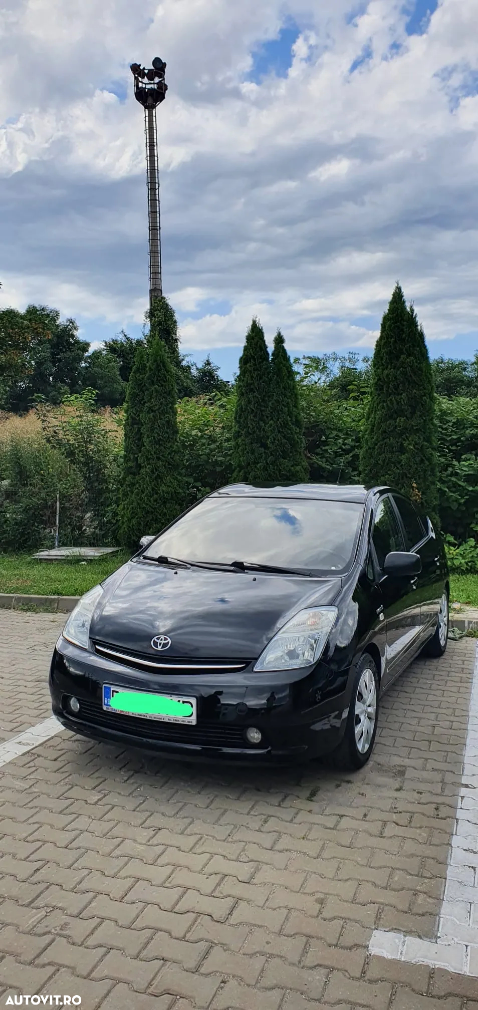 Toyota Prius (Hybrid) Sol - 3