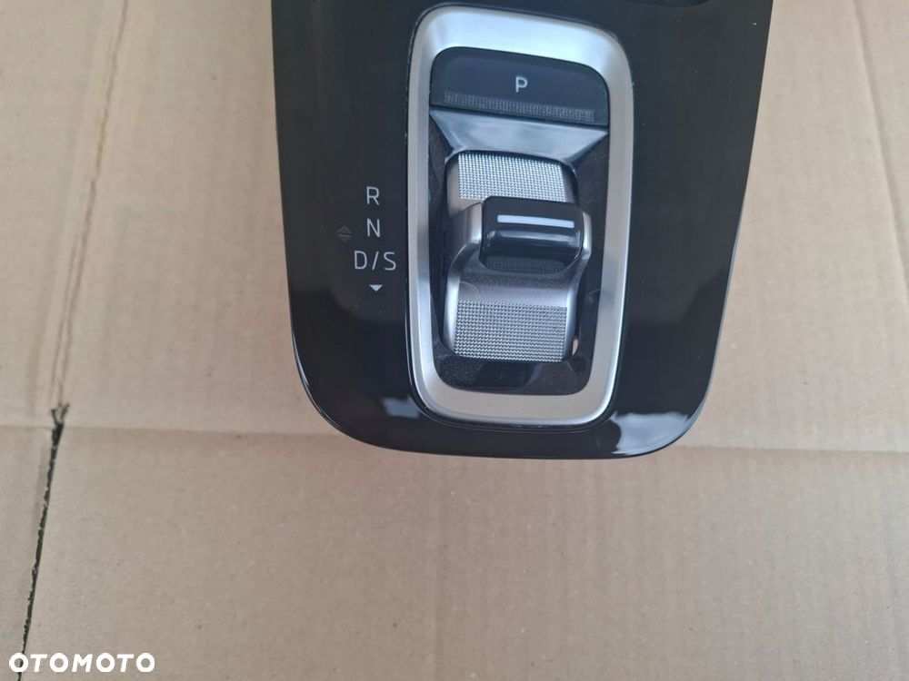 TUNEL PANEL PRZEŁĄCZNIK BIEGÓW SKODA OCTAVIA IV 5E4 - 2