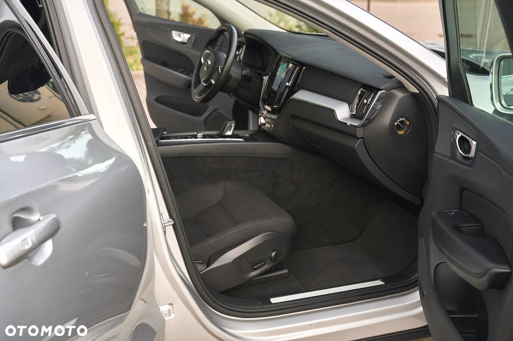 Volvo XC 60 B4 D AWD Momentum Pro - 22