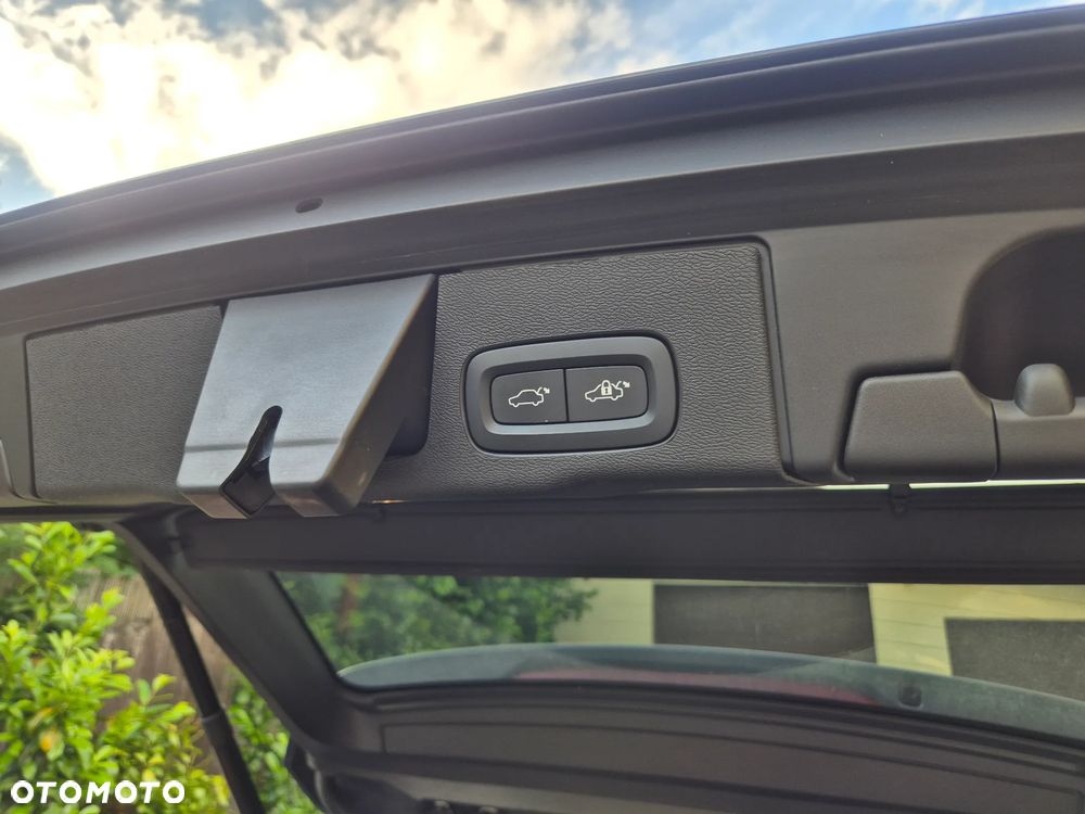 Volvo XC 60 B4 D AWD Plus Dark - 30
