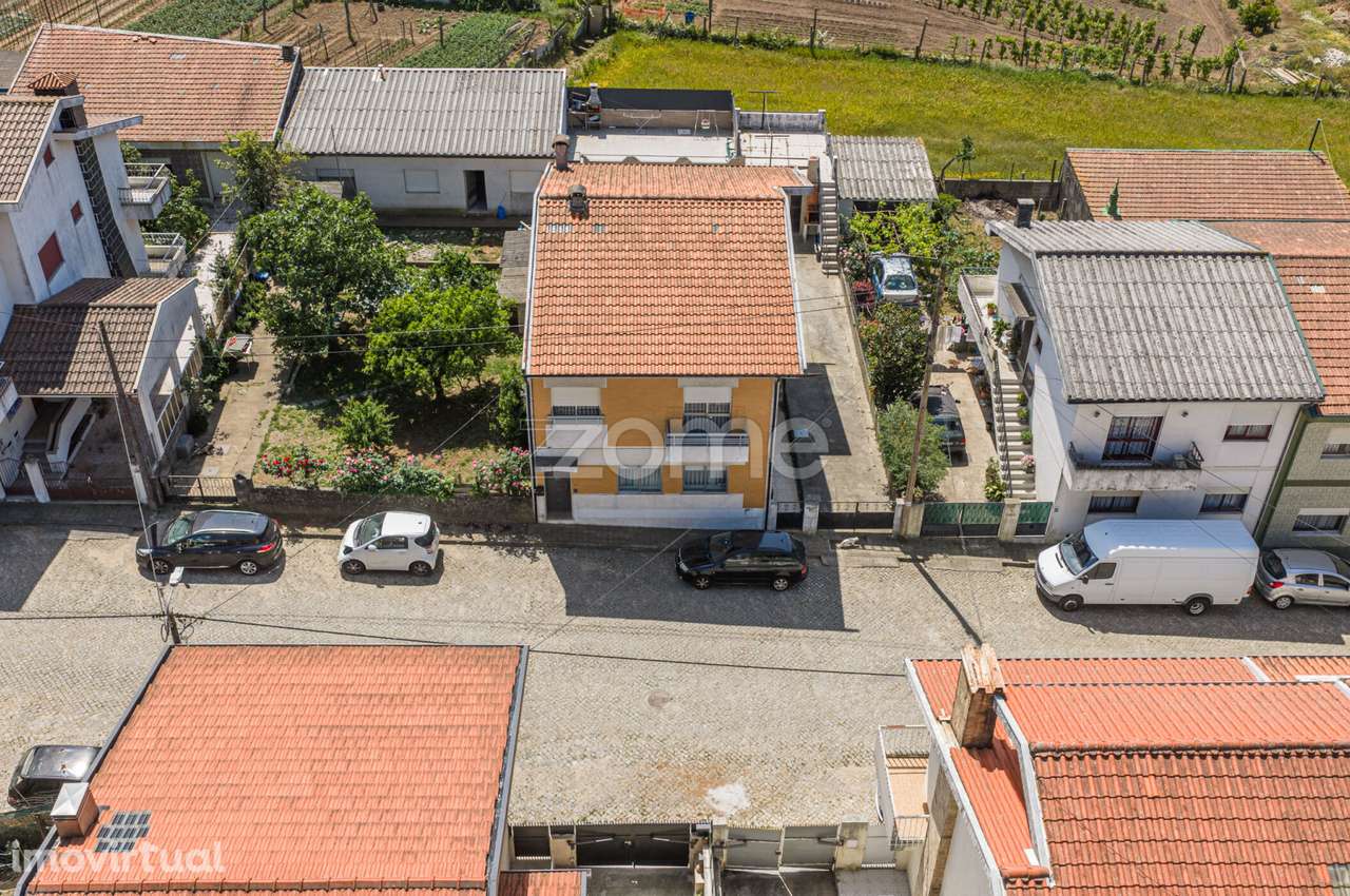Andar Moradia Com Garagem em Baguim do Monte - Grande imagem: 3/25