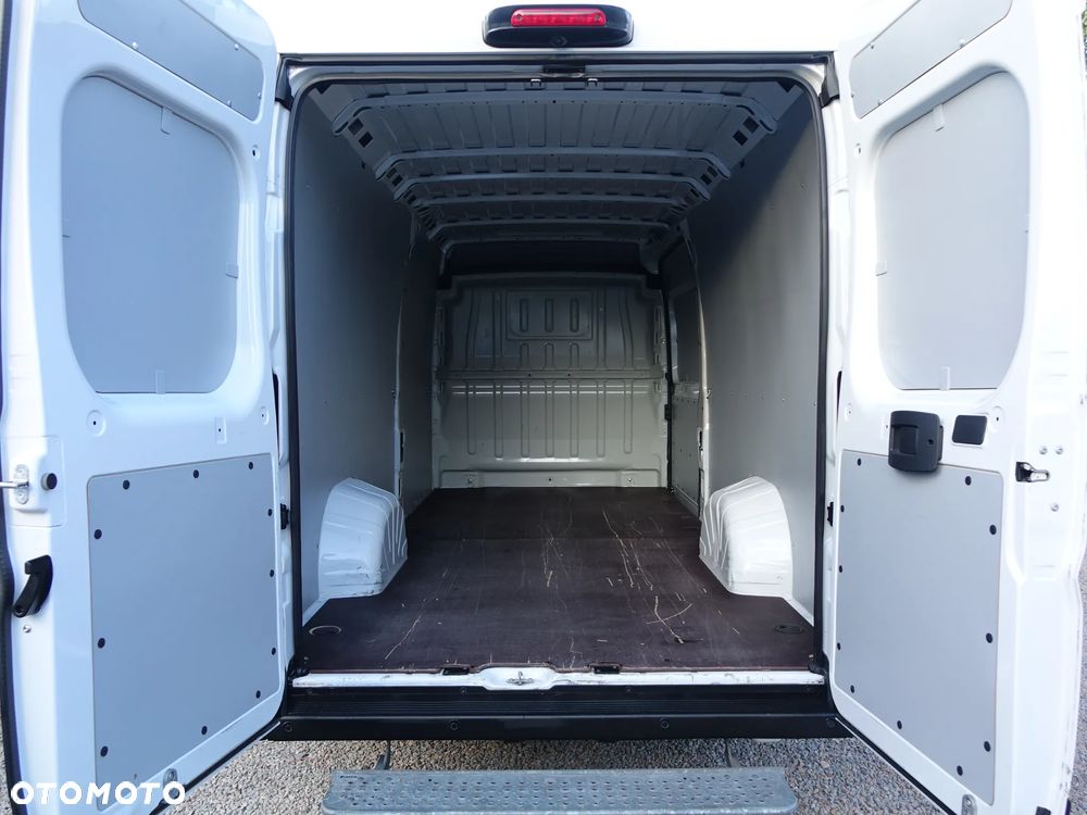 Peugeot Boxer L4H2 rok 2023 najdłuższy furgon 3-osobowy - 13