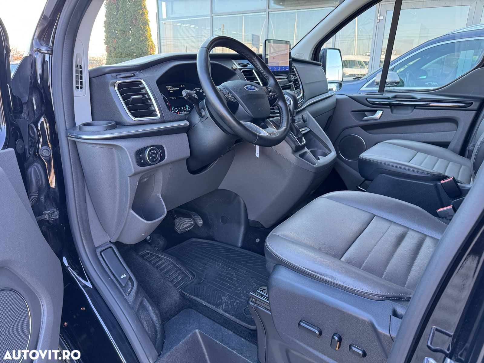 Ford Tourneo Custom Bus 320 2.0 EcoBlue 170 CP L2H1 Titanium X Aut. - 28