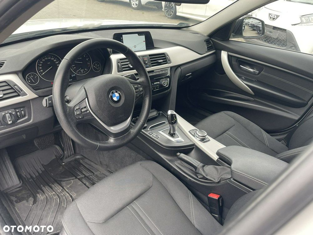 BMW Seria 3 318i - 7