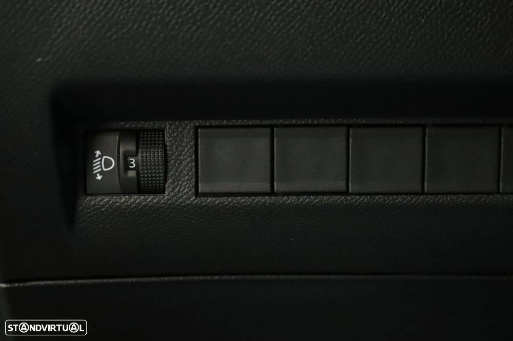 Peugeot 2008 1.2 PureTech Allure - 19