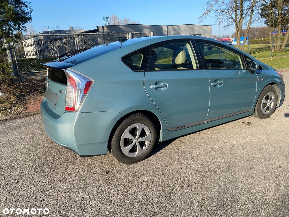 Toyota Prius (Hybrid) Executive - 10