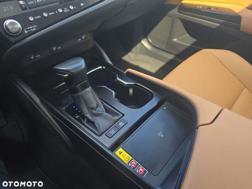 Lexus ES 300h Business Edition - 16