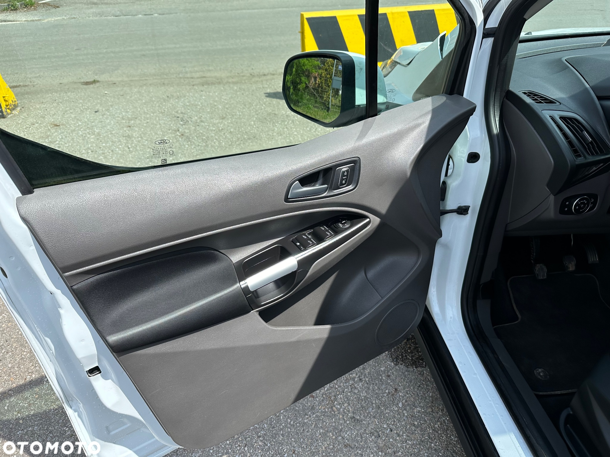 Ford Tourneo Connect Grand - 13