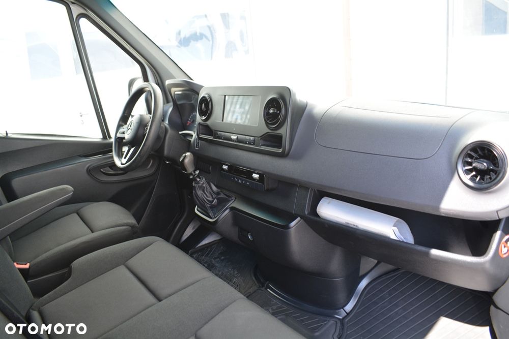 Mercedes-Benz Sprinter 907 319 CDI - 25